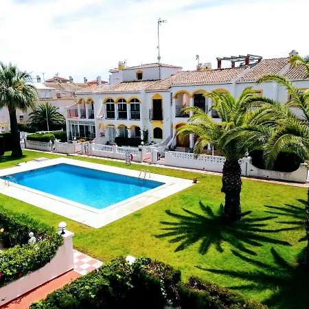 Con Vistas A La Piscina *