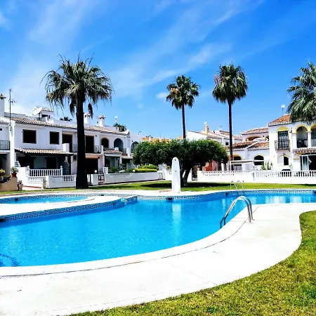 Con Vistas A La Piscina Nyaraló