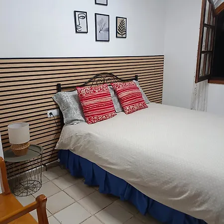 Con Vistas A La Piscina Nyaraló *