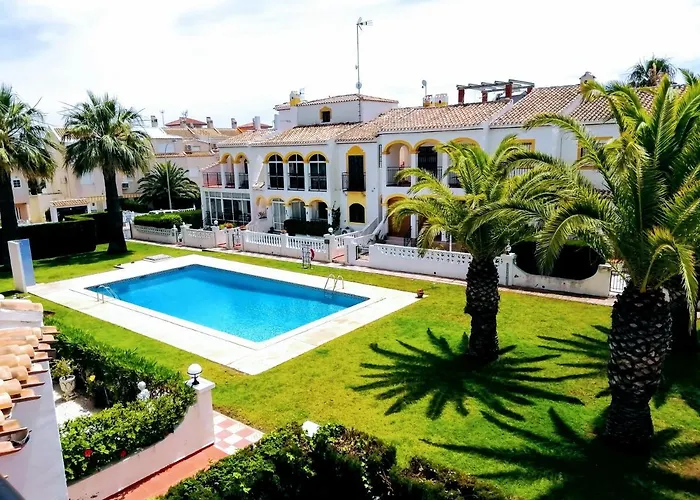 Con Vistas A La Piscina *