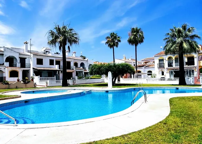 Con Vistas A La Piscina בית נופש