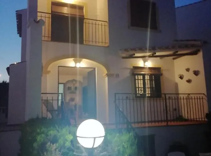 Con Vistas A La Piscina בית נופש *