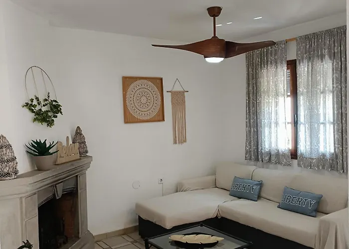 Con Vistas A La Piscina 托雷维耶哈