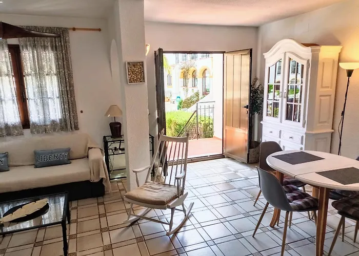 Con Vistas A La Piscina * 托雷维耶哈